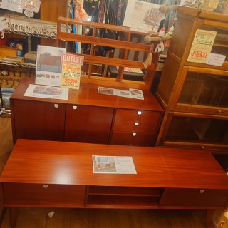 カントリー家具 カップボード／食器棚 （140616） | リサイクル